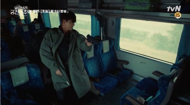 Hyun Bin khiến fan ngất ngây với màn đấu súng cực ngầu trên tàu lửa - Ảnh 5.