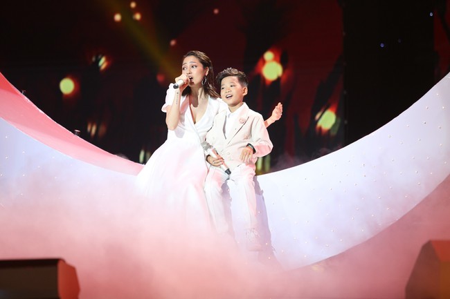 Học trò Giang - Hồ lên ngôi Quán quân The Voice Kids 2018, mang về chiến thắng thứ 3 cho cặp đôi HLV - Ảnh 7. Học trò Giang - Hồ lên ngôi Quán quân The Voice Kids 2018, mang về chiến thắng thứ 3 cho cặp đôi HLV - Ảnh 7.