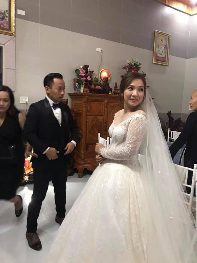 Cô dâu 9x của rapper Tiến Đạt lộ vòng hai lớn trong đám cưới tại tư gia - Ảnh 4.