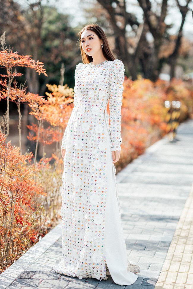 Đụng hàng Hồ Ngọc Hà, Hoa hậu Tường Linh vẫn tự tin nhận giải thưởng ở Hàn Quốc  - Ảnh 8.