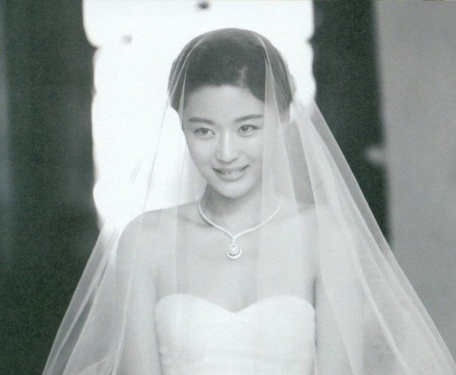 Ảnh cưới của mợ chảnh Jeon Ji Hyun gây sốt sau 6 năm: Huyền thoại nhan sắc đỉnh nhất Kbiz là đây! - Ảnh 10.