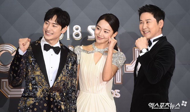 Nữ thần không tuổi Jang Na Ra đọ sắc cùng nàng Sam Soon Kim Sun Ah trên thảm đỏ KBS Drama Awards - Ảnh 23.