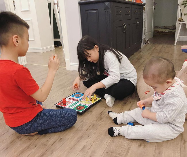Cười vỡ bụng với ông xã Hằng Túi, con trai chỉ theo mẹ nên đành tung chiêu độc khiến Sữa chủ tịch ngoan ngoãn hẳn - Ảnh 4. Cười vỡ bụng với ông xã Hằng Túi, con trai chỉ theo mẹ nên đành tung chiêu độc khiến Sữa chủ tịch ngoan ngoãn hẳn - Ảnh 4.