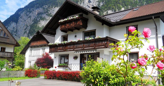 7000-year-old houses stand out among the beautiful scenery - Photo 17.