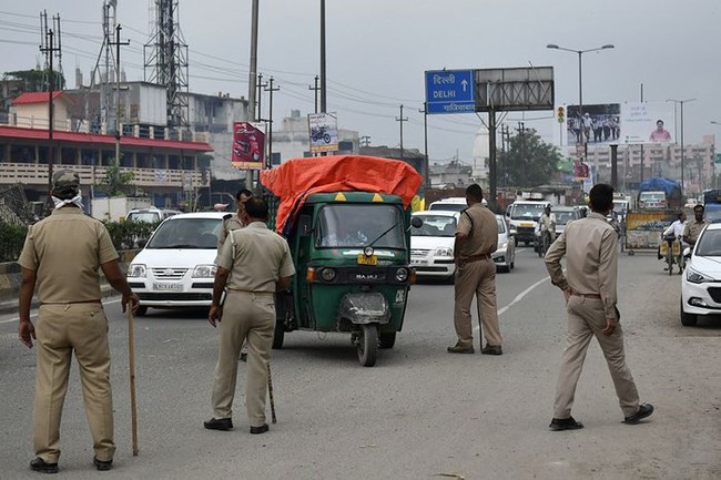 Thiếu nữ Ấn Độ bị thiêu sống sau khi báo cảnh sát về 2 người đàn ông quấy rối - Ảnh 1.