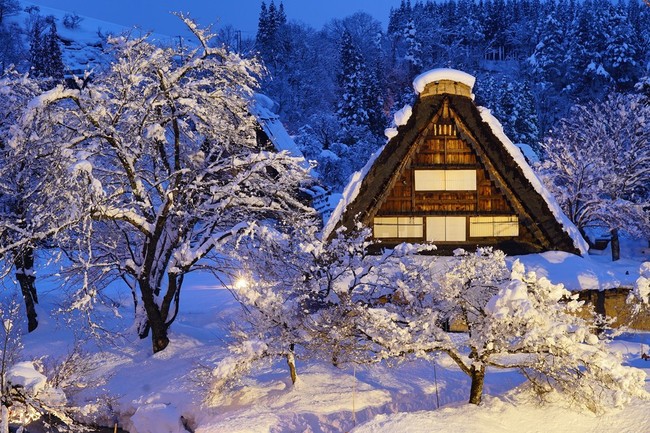 Cuộc sống yên bình của người dân trong 150 ngôi nhà mái dốc thuộc ngôi làng đẹp nhất Nhật Bản - Ảnh 15.