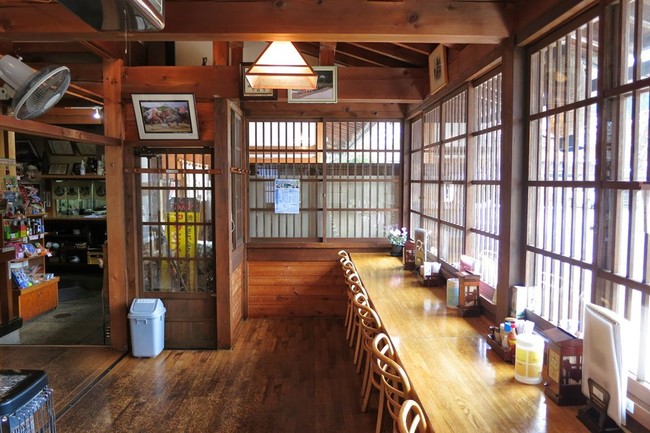 Cuộc sống yên bình của người dân trong 150 ngôi nhà mái dốc thuộc ngôi làng đẹp nhất Nhật Bản - Ảnh 21.