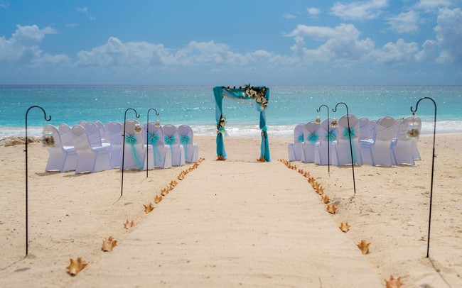 Trải nghiệm tuyệt vời của cô dâu có đám cưới lãng mạn bên bờ biển với vẻn vẹn 35 triệu và 10 khách mời  - Ảnh 2.