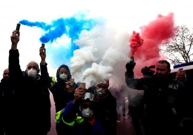 Nước Pháp tuần qua: Lửa giận vẫn cháy nhiều nơi, Paris nín thở trước nguy cơ đại biểu tình hôm nay (8/12) - Ảnh 13.