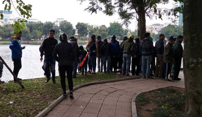 Hà Nội: Đang câu cá ở hồ Thiền Quang, cần thủ hốt hoảng phát hiện xác người lập lờ mặt nước - Ảnh 2. Hà Nội: Đang câu cá ở hồ Thiền Quang, cần thủ hốt hoảng phát hiện xác người lập lờ mặt nước - Ảnh 2.