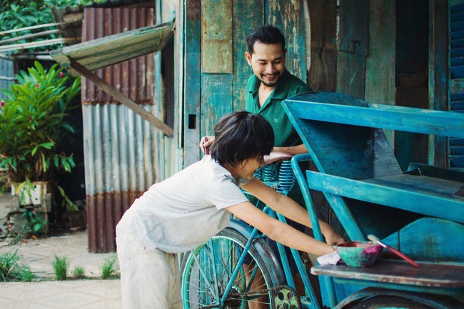 Cậu út nhà Gạo nếp gạo tẻ gây ấn tượng mạnh trong bộ phim cảm động Mặt trời, con ở đâu? - Ảnh 1.