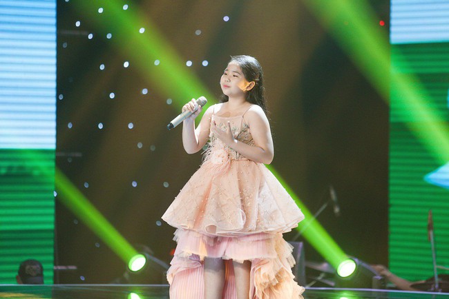 Bảo Anh mang hiện tượng mạng Ngắm hoa lệ rơi để học trò đại náo sân khấu The Voice Kids - Ảnh 5.