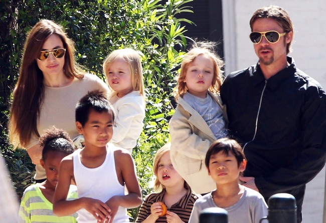 Brad Pitt cảm thấy hoàn toàn đúng đắn khi quyết định dứt tình dứt nghĩa với Angelina Jolie - Ảnh 2.
