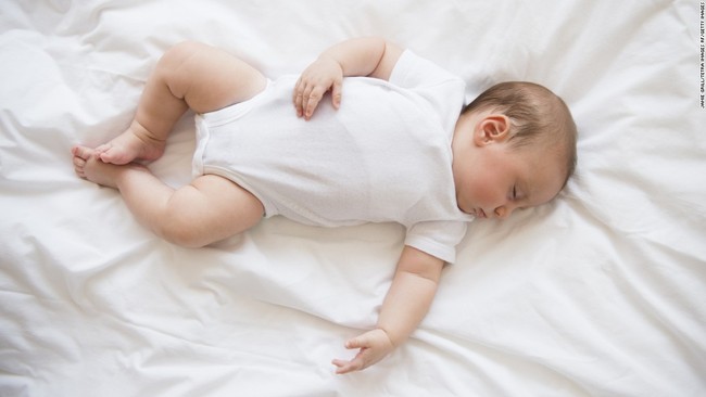 Khoa học lý giải nỗi lo lắng của các mẹ khi thấy trẻ sơ sinh ngủ nhiều - Ảnh 2.