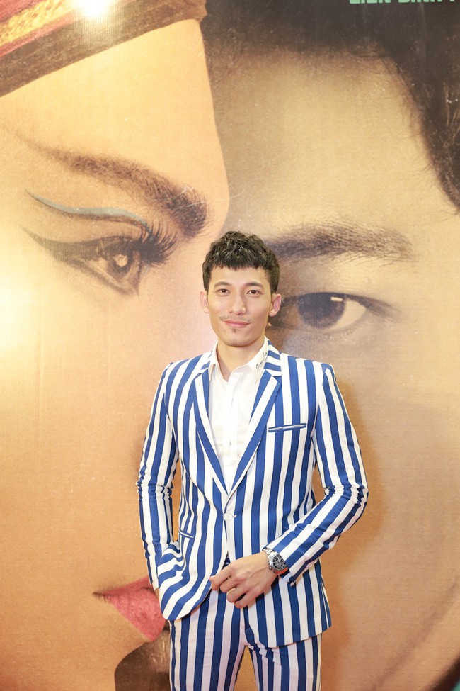 Vắng Hồ Ngọc Hà, Kim Lý lẻ bóng trên thảm đỏ ra mắt phim cải lương Song Lang - Ảnh 3.