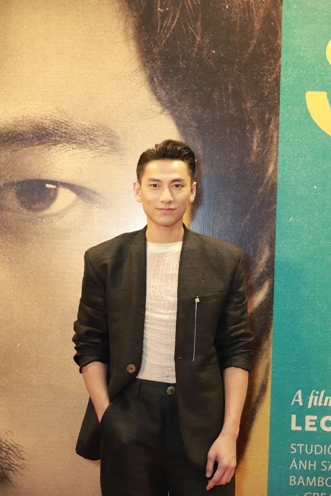 Vắng Hồ Ngọc Hà, Kim Lý lẻ bóng trên thảm đỏ ra mắt phim cải lương Song Lang - Ảnh 6.