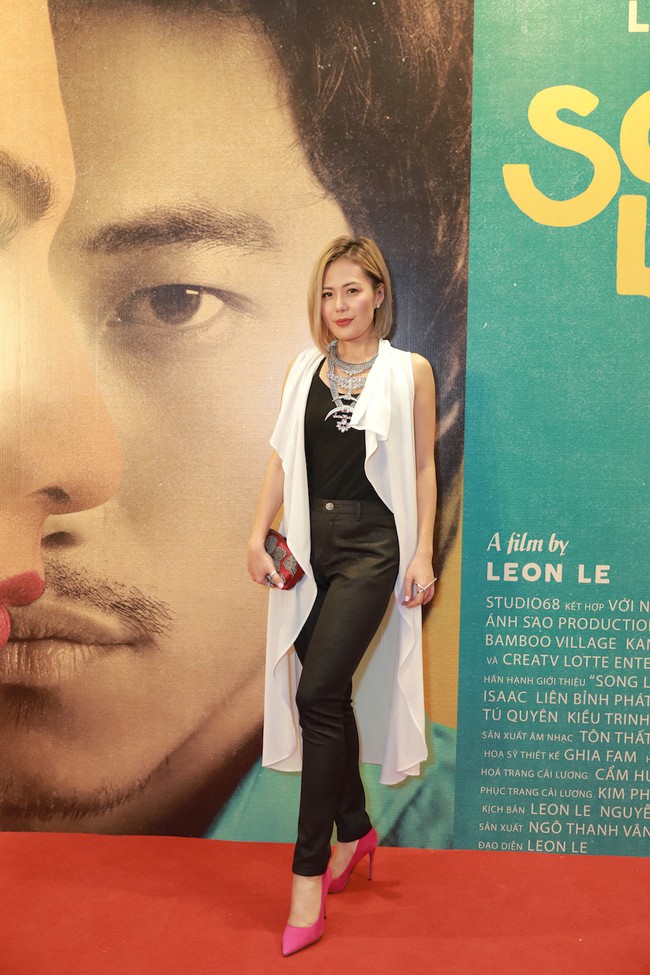 Vắng Hồ Ngọc Hà, Kim Lý lẻ bóng trên thảm đỏ ra mắt phim cải lương Song Lang - Ảnh 12.
