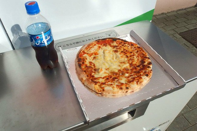 Ở Nhật Bản có cả máy bán pizza tự động, chẳng cần lo cửa hàng đóng cửa, cứ ra mua là có - Ảnh 3.