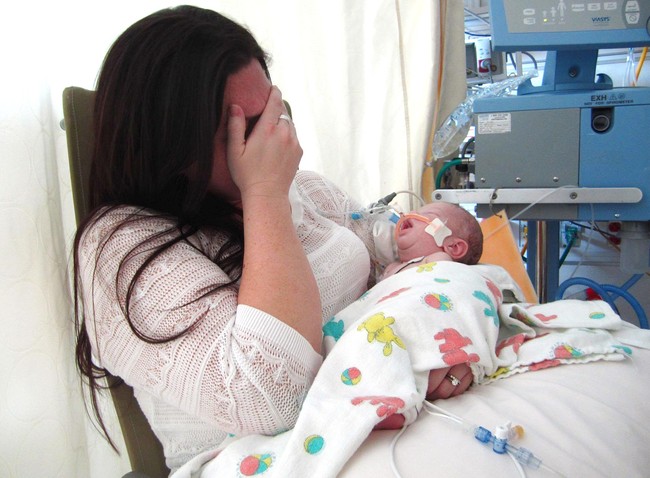 Vụ kiện đau lòng của bà mẹ mất con mới sinh khi đang cho bú ở bệnh viện và lời cảnh báo khẩn thiết cho các mẹ - Ảnh 1.