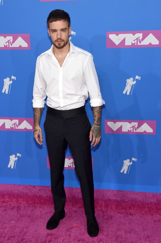 Thảm đỏ MTV VMAs 2018: Kẻ gây sốc với trang phục vừa hở hang lại dị dợm, người thành soái ca chỉ với sơ mi trắng - Ảnh 7.