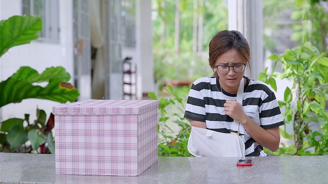Gạo nếp gạo tẻ tập 47: Cặp đôi nhạt Minh - Nhân vẫn chiếm 2/3 thời lượng phim, khán giả ngán ngẩm vì Minh chỉ biết khóc rồi vào viện - Ảnh 1. Gạo nếp gạo tẻ tập 47: Cặp đôi nhạt Minh - Nhân vẫn chiếm 2/3 thời lượng phim, khán giả ngán ngẩm vì Minh chỉ biết khóc rồi vào viện - Ảnh 1.
