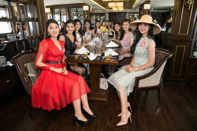 Cô gái cao nhất Hoa Hậu Việt Nam gây chú ý vì từng đi phụ hồ giờ lại điệu đà như công chúa trên du thuyền sang chảnh - Ảnh 18.