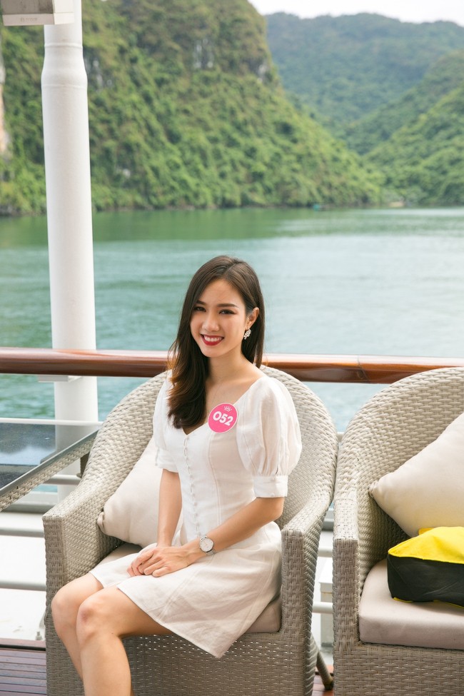 Cô gái cao nhất Hoa Hậu Việt Nam gây chú ý vì từng đi phụ hồ giờ lại điệu đà như công chúa trên du thuyền sang chảnh - Ảnh 12.