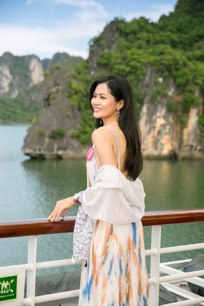 Cô gái cao nhất Hoa Hậu Việt Nam gây chú ý vì từng đi phụ hồ giờ lại điệu đà như công chúa trên du thuyền sang chảnh - Ảnh 14.