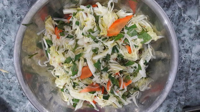 Một con gà vợ trẻ chế được nồi cháo và món gỏi ngon lành vẫn bị chê, chị em tìm mãi mới ra nguyên nhân - Ảnh 3. Một con gà vợ trẻ chế được nồi cháo và món gỏi ngon lành vẫn bị chê, chị em tìm mãi mới ra nguyên nhân - Ảnh 3.