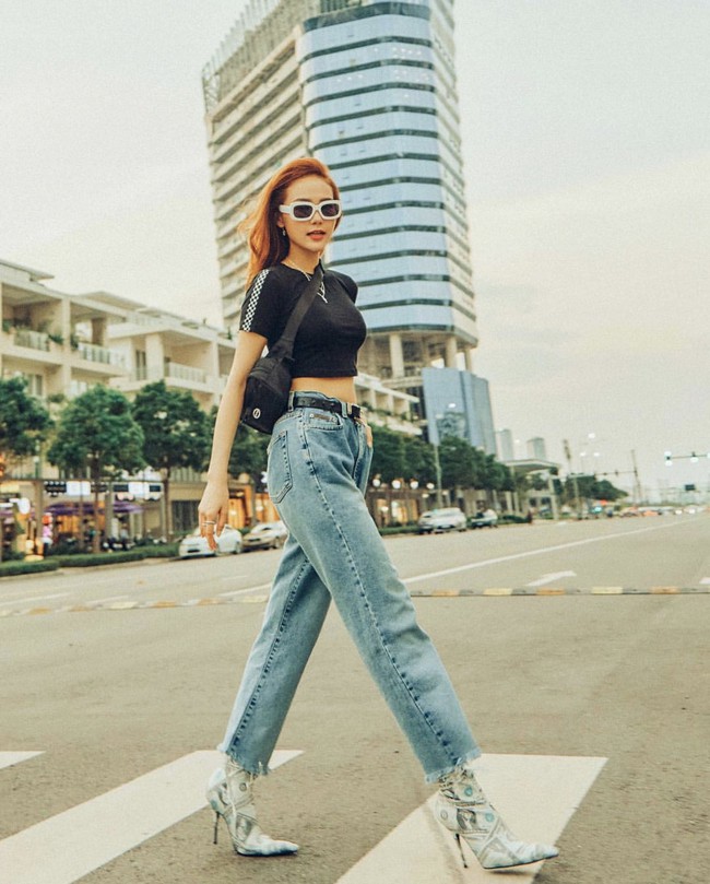 Soi nhất cử nhất động của sao Việt (22/8) - Ảnh 4.