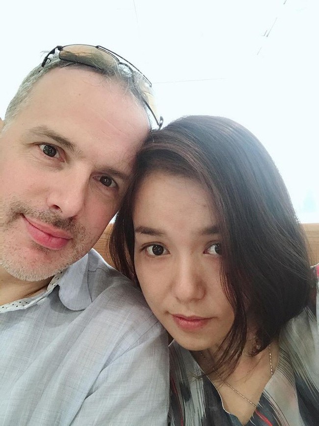 Cô dâu mới Lý Thanh Thảo đập đầu vào thành bể bơi, phải nhập viện kiểm tra ngay đêm tân hôn - Ảnh 1. Cô dâu mới Lý Thanh Thảo đập đầu vào thành bể bơi, phải nhập viện kiểm tra ngay đêm tân hôn - Ảnh 1.