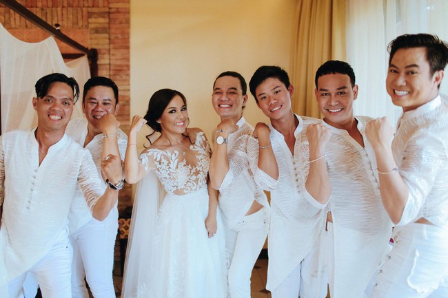 Cô dâu mới Lý Thanh Thảo đập đầu vào thành bể bơi, phải nhập viện kiểm tra ngay đêm tân hôn - Ảnh 4. Cô dâu mới Lý Thanh Thảo đập đầu vào thành bể bơi, phải nhập viện kiểm tra ngay đêm tân hôn - Ảnh 4.