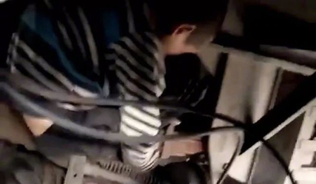 Trung Quốc: Cậu bé 9 tuổi bỏ nhà đi bằng cách trốn dưới gầm xe tải suốt 1000km mà không ai hay biết - Ảnh 2.