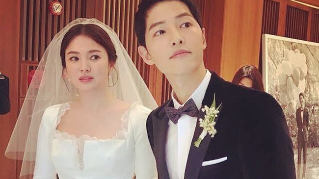 Song Joong Ki ắt hẳn là ông chồng cuồng vợ: Cưới xong đi đâu cũng gọi Song Hye Kyo là vợ của anh - Ảnh 1.