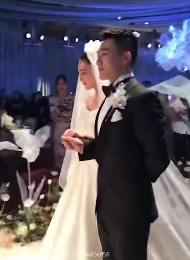 Trương Hinh Dư rơi nước mắt trong lễ cưới, cư dân mạng chúc phúc: Kể từ nay, mọi giông bão đã có người thay cô ấy gánh vác - Ảnh 1.