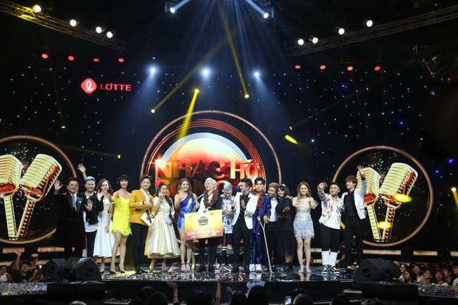 Vicky Nhung lấy lòng khán giả bằng bản mash up toàn bài hit, xuất sắc giành ngôi vị Quán quân Nhạc hội song ca - Ảnh 3.