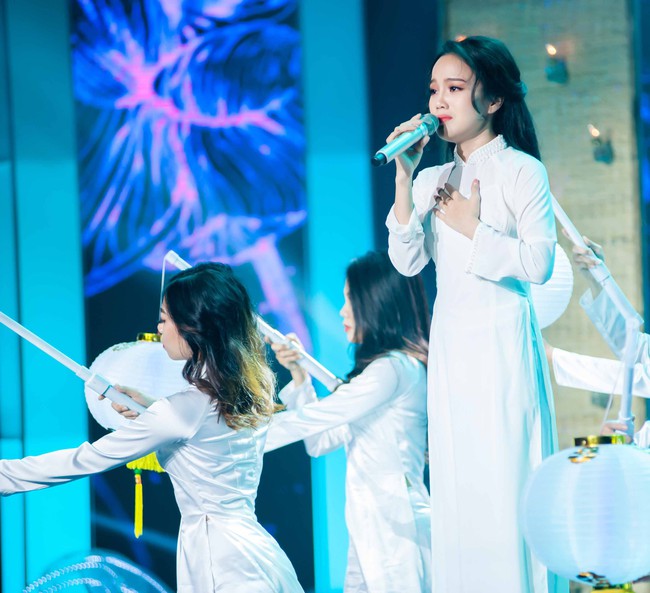 Khiến Phương Thanh bật khóc, cô gái xinh đẹp giành Quán quân Người hát tình ca 2018 - Ảnh 9.