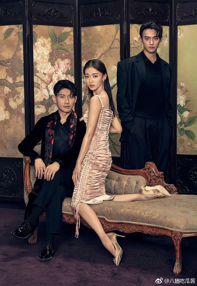 Thân hình thẳng đuột lại mỏng như lá lúa, Ngụy Anh Lạc Ngô Cẩn Ngôn lép vế hoàn toàn trước Địch Lệ Nhiệt Ba khi đụng váy - Ảnh 2. Thân hình thẳng đuột lại mỏng như lá lúa, Ngụy Anh Lạc Ngô Cẩn Ngôn lép vế hoàn toàn trước Địch Lệ Nhiệt Ba khi đụng váy - Ảnh 2.