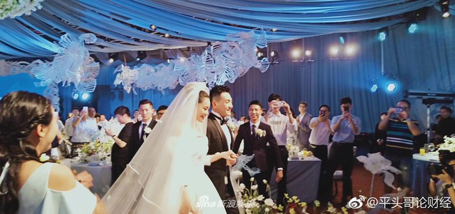 Trương Hinh Dư rơi nước mắt trong lễ cưới, cư dân mạng chúc phúc: Kể từ nay, mọi giông bão đã có người thay cô ấy gánh vác - Ảnh 4.
