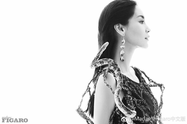 Angelababy tung loạt hình táo bạo phớt lờ tin đồn ngoại tình của chồng và đàn em - Ảnh 5. Angelababy tung loạt hình táo bạo phớt lờ tin đồn ngoại tình của chồng và đàn em - Ảnh 5.