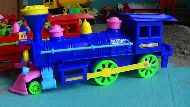 2 đứa trẻ đánh nhau tranh đồ chơi, cách ứng xử của 2 bà mẹ khiến người ngoài sốt ruột - Ảnh 2. 2 đứa trẻ đánh nhau tranh đồ chơi, cách ứng xử của 2 bà mẹ khiến người ngoài sốt ruột - Ảnh 2.
