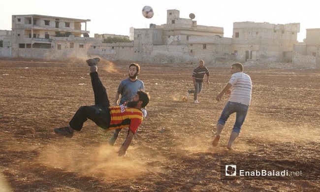 Syria: Giấc mơ bóng đá trỗi dậy giữa đạn bom - Ảnh 2. Syria: Giấc mơ bóng đá trỗi dậy giữa đạn bom - Ảnh 2.