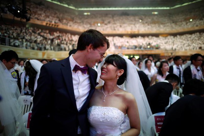 Yêu là phải cưới: 4,000 cặp cô dâu chú rể tham gia hôn lễ tập thể tại Hàn Quốc, nhiều đôi chỉ vừa mới quen cũng đòi cưới luôn - Ảnh 4.
