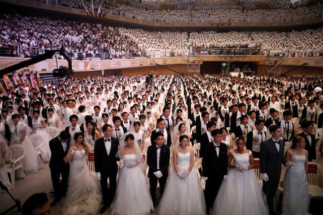 Yêu là phải cưới: 4,000 cặp cô dâu chú rể tham gia hôn lễ tập thể tại Hàn Quốc, nhiều đôi chỉ vừa mới quen cũng đòi cưới luôn - Ảnh 8. Yêu là phải cưới: 4,000 cặp cô dâu chú rể tham gia hôn lễ tập thể tại Hàn Quốc, nhiều đôi chỉ vừa mới quen cũng đòi cưới luôn - Ảnh 8.