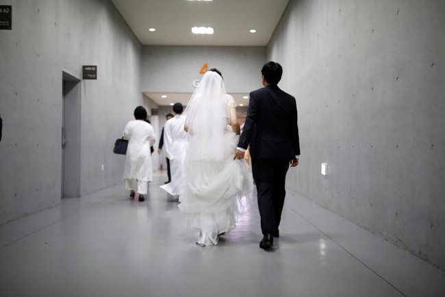Yêu là phải cưới: 4,000 cặp cô dâu chú rể tham gia hôn lễ tập thể tại Hàn Quốc, nhiều đôi chỉ vừa mới quen cũng đòi cưới luôn - Ảnh 9.