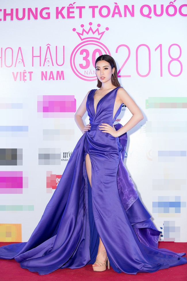 Hoa hậu Kỳ Duyên - Mỹ Linh bất ngờ diện váy na ná nhau lên thảm đỏ, điểm khác biệt nhất nằm ở phần ngực - Ảnh 2.