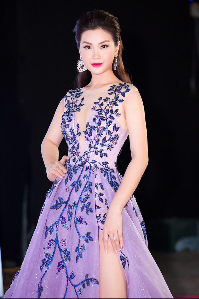 Hoa hậu Kỳ Duyên - Mỹ Linh bất ngờ diện váy na ná nhau lên thảm đỏ, điểm khác biệt nhất nằm ở phần ngực - Ảnh 9.