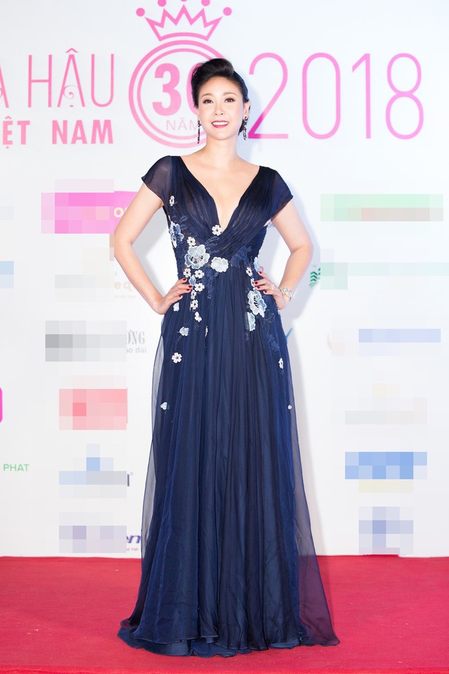 Hoa hậu Kỳ Duyên - Mỹ Linh bất ngờ diện váy na ná nhau lên thảm đỏ, điểm khác biệt nhất nằm ở phần ngực - Ảnh 7.