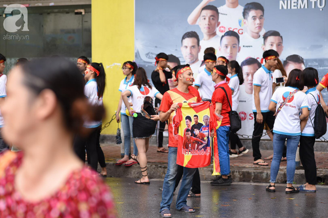 Olympic Việt Nam thua Hàn Quốc, hàng nghìn người vẫn đổ về Hồ Gươm đi bão trong tự hào - Ảnh 41.