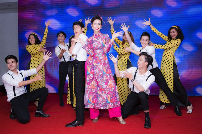 Vừa đăng quang Hoa hậu, Phan Thị Mơ đã thú nhận mê đắm thủ môn Bùi Tiến Dũng  - Ảnh 4.